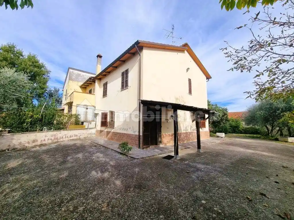 Casa indipendente in vendita a Cortona