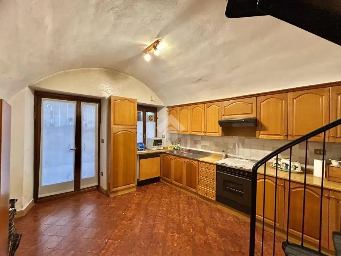 Casa indipendente in vendita a Solto Collina