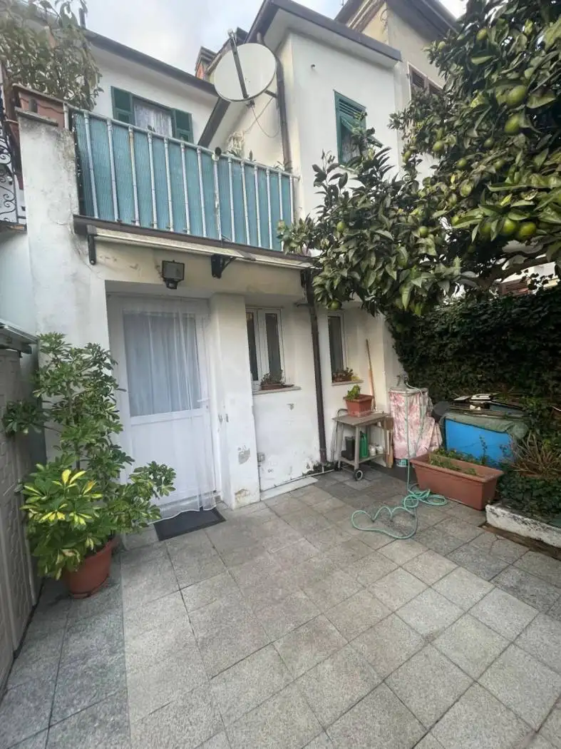 Casa indipendente in vendita a Luni