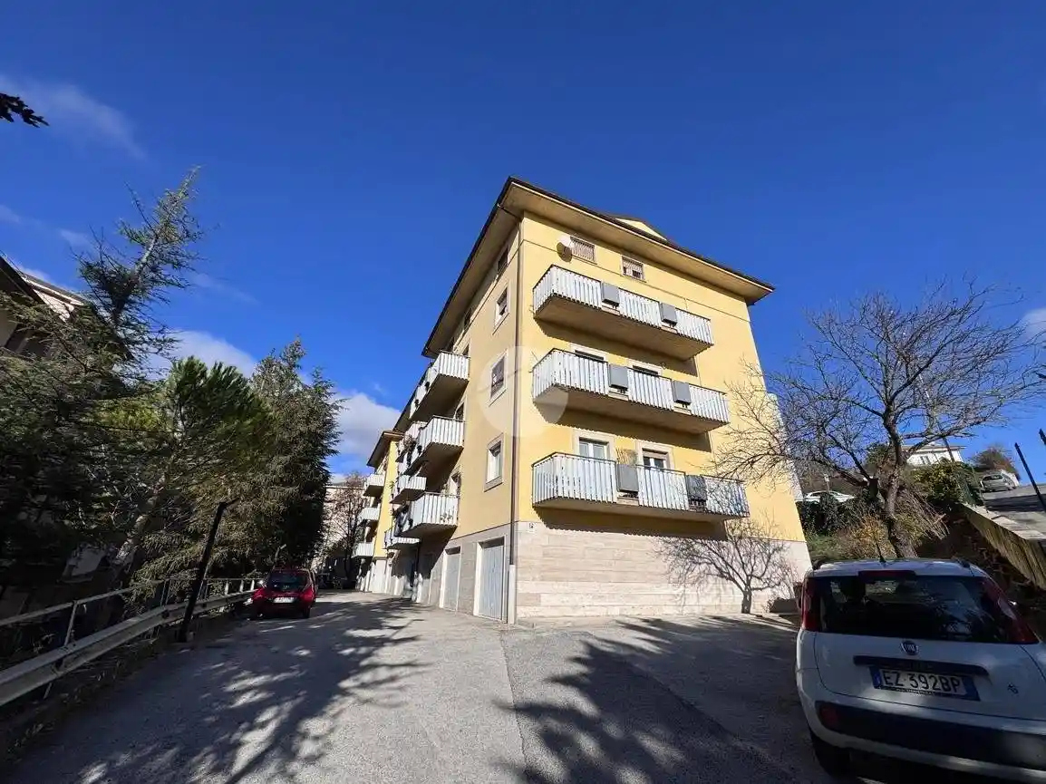 Trilocale Appartamento via Colle Sapone 10, Torretta - Torrione, L'Aquila - foto 3