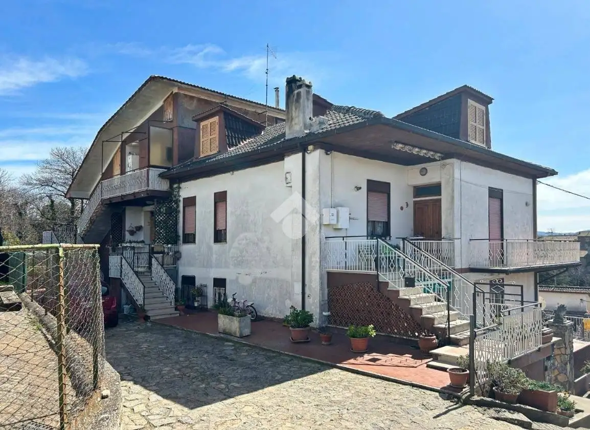 Trilocale via Giuseppe Ungaretti 21, Centro, Capranica - foto 2