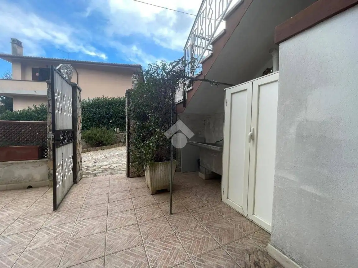 Trilocale via Giuseppe Ungaretti 21, Centro, Capranica - foto 3