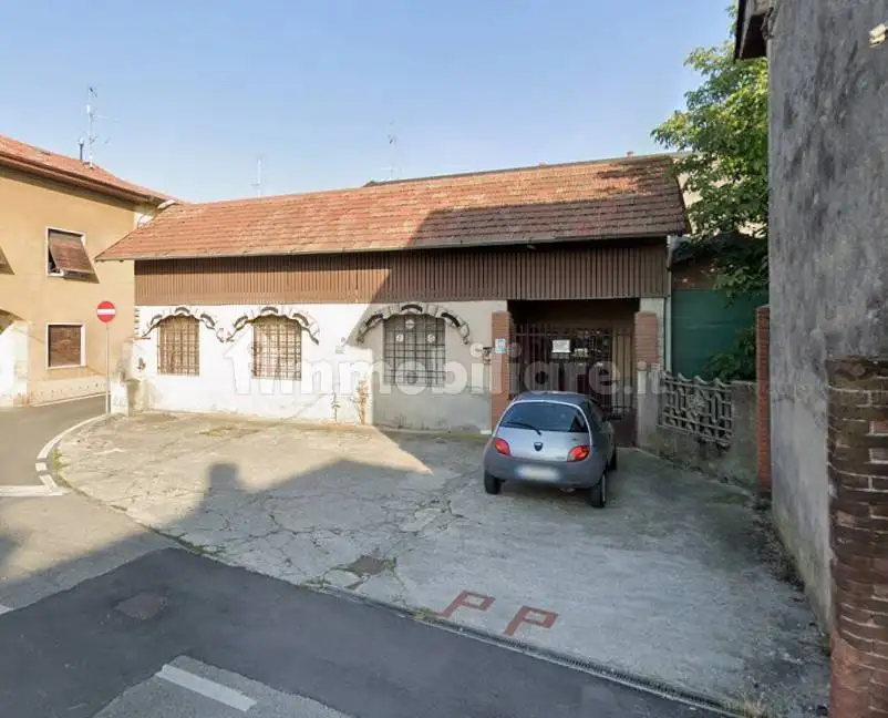 Palazzo - Edificio in vendita a Ferno