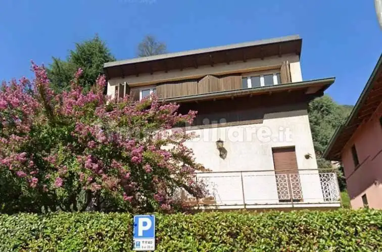 Casa indipendente in asta a Endine Gaiano