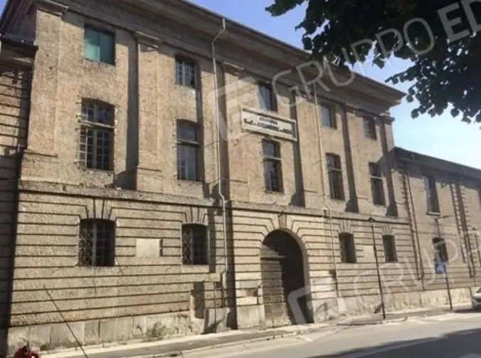 Palazzo - Stabile in asta a Vercelli
