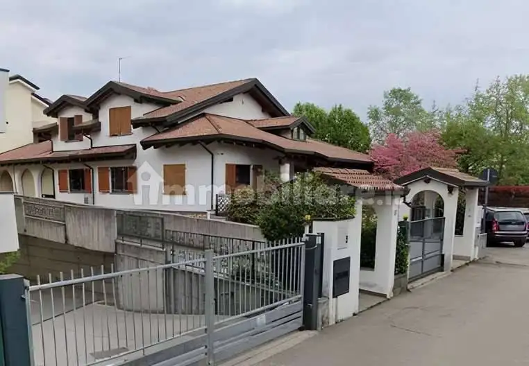 Appartamento in asta a Usmate Velate