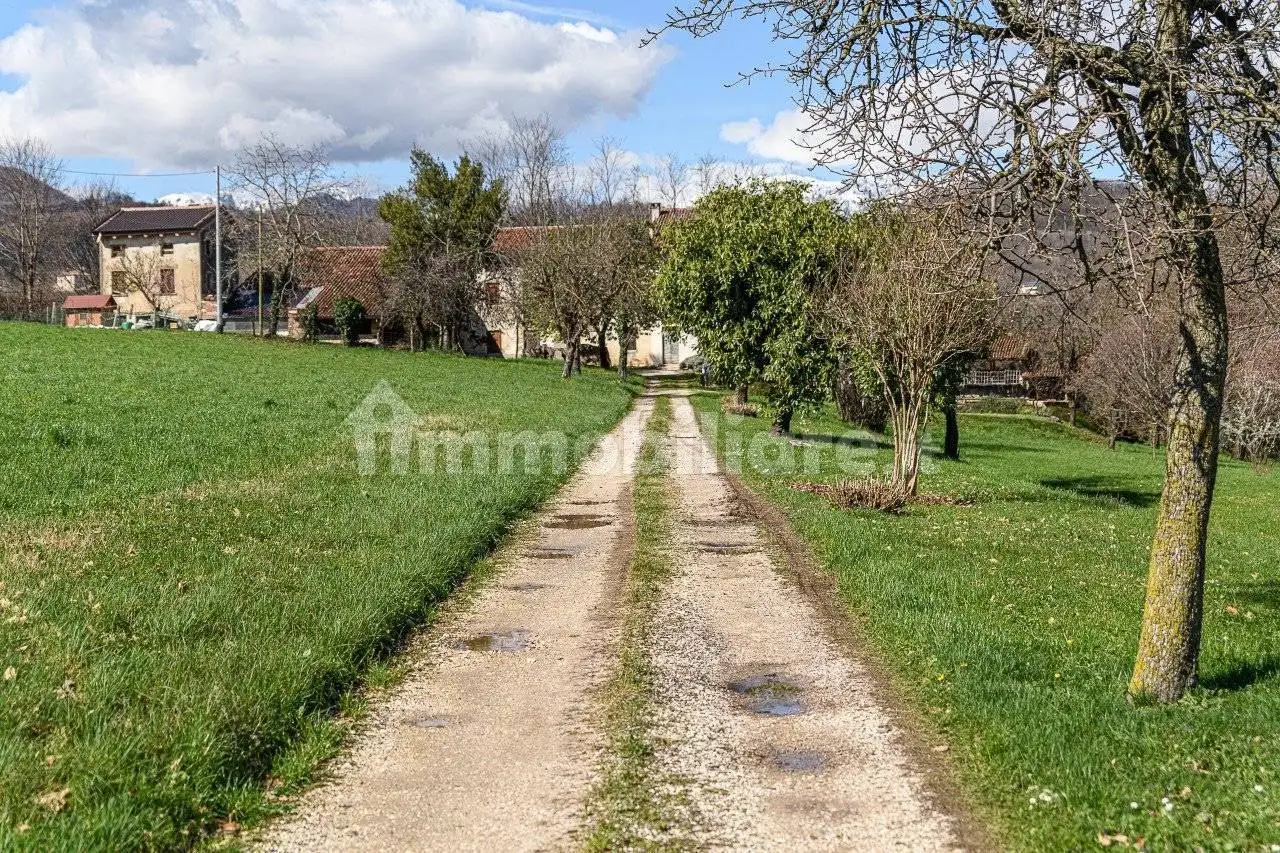 Rustico - Casale in vendita a San Vito di Leguzzano