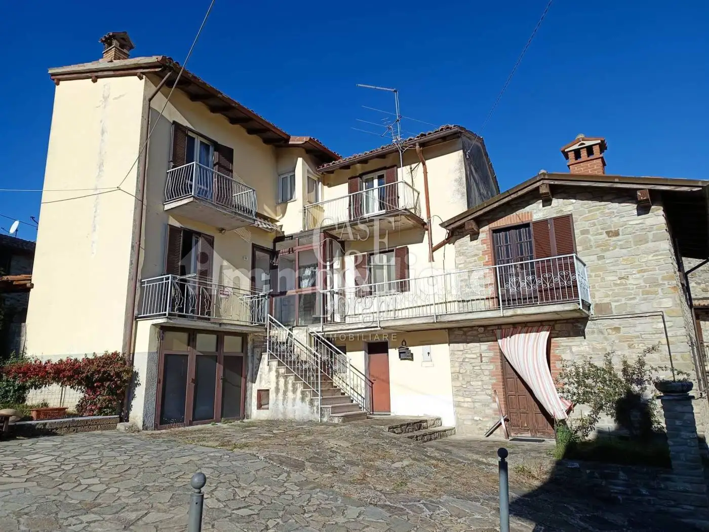 Casa indipendente in vendita a Zavattarello