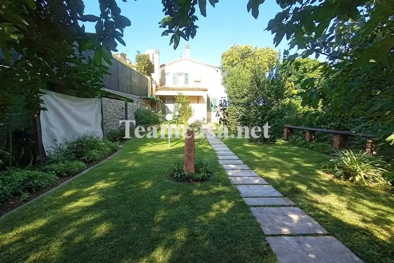 Villa in vendita a Pesaro