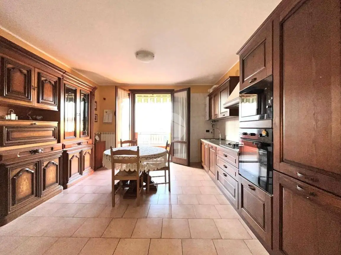 Trilocale via Caduti Di Cefalonia 7, Eremo, Curtatone - foto 2