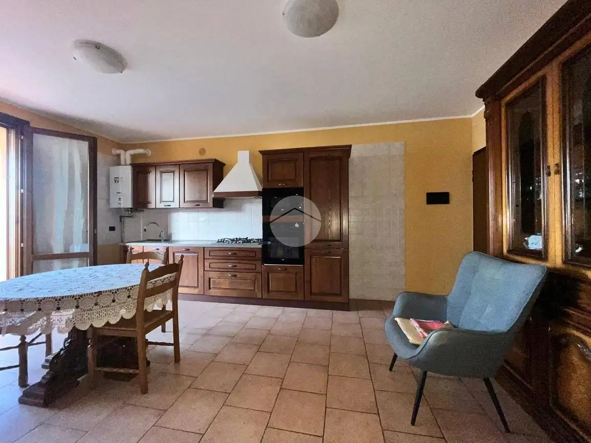 Trilocale via Caduti Di Cefalonia 7, Eremo, Curtatone - foto 4