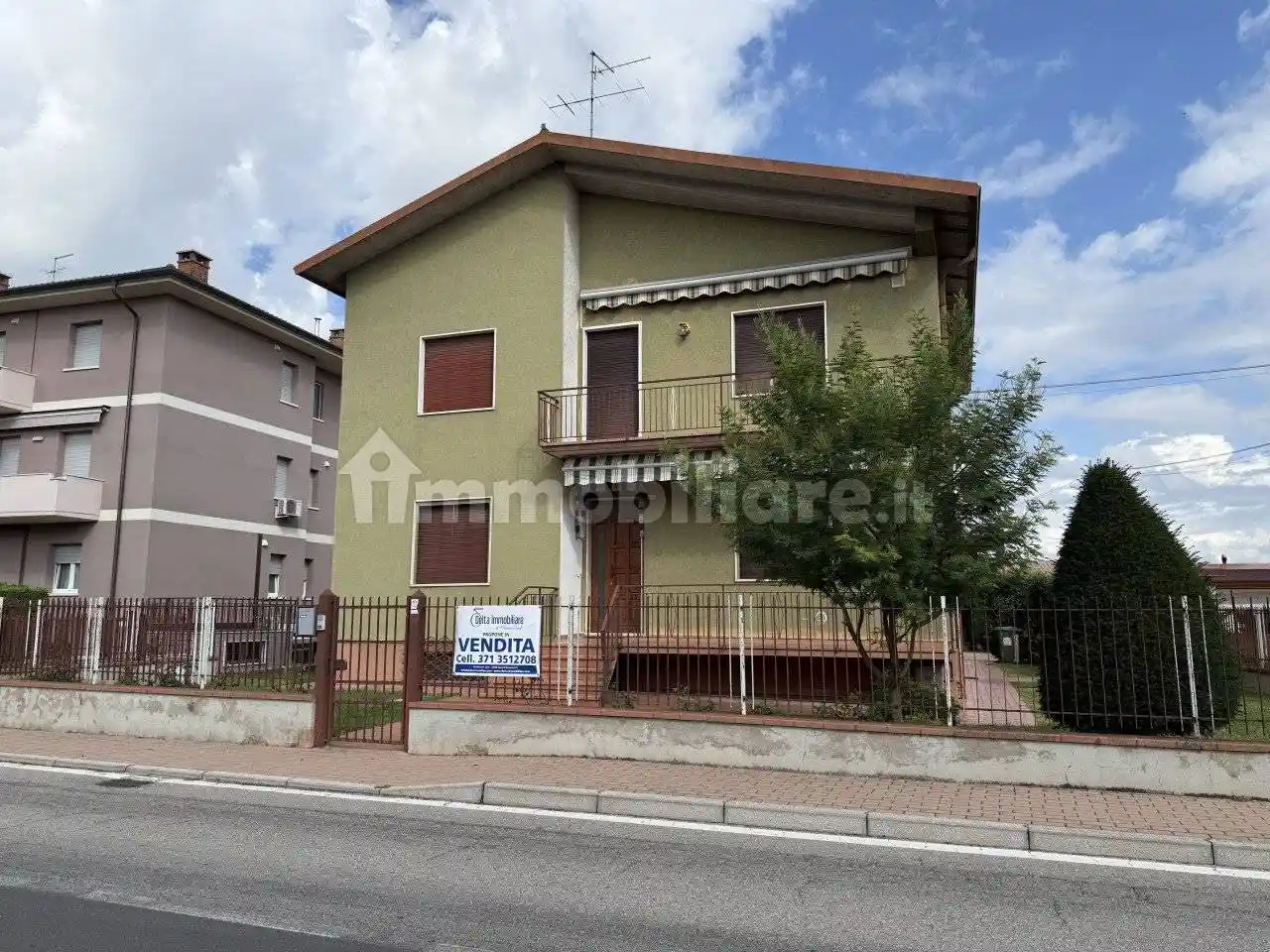 Appartamento Strada La Rizza, Rizza, Castel d'Azzano - foto 3