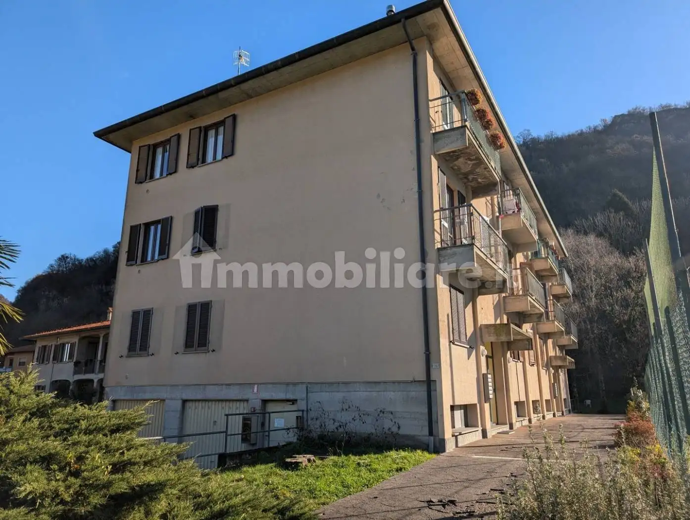 Appartamento in vendita a Besano