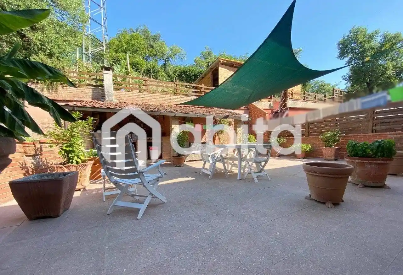 Villa in vendita a Bucine