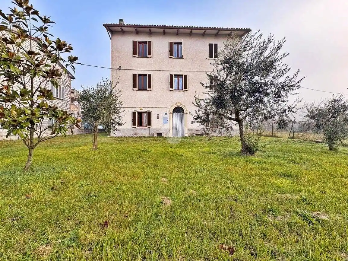 Casa indipendente in vendita a Fossato di Vico