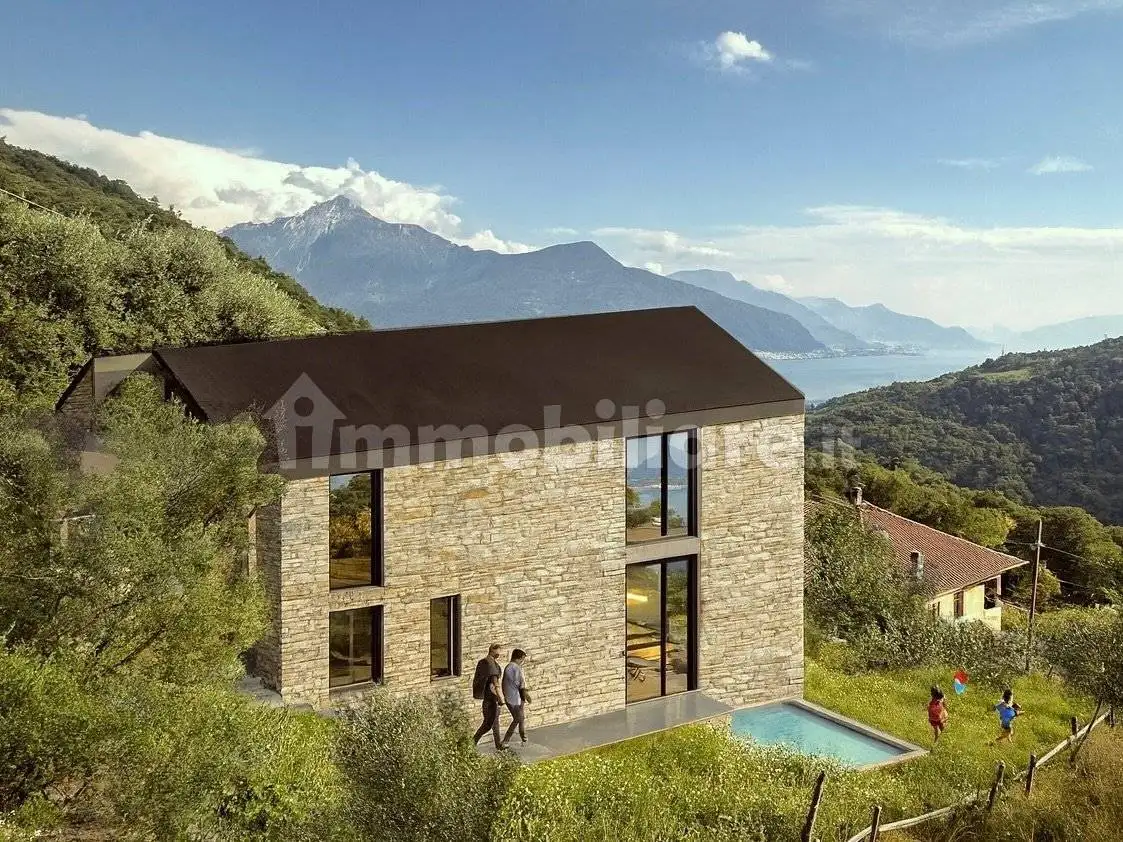 Villetta a schiera in vendita a Gravedona ed Uniti