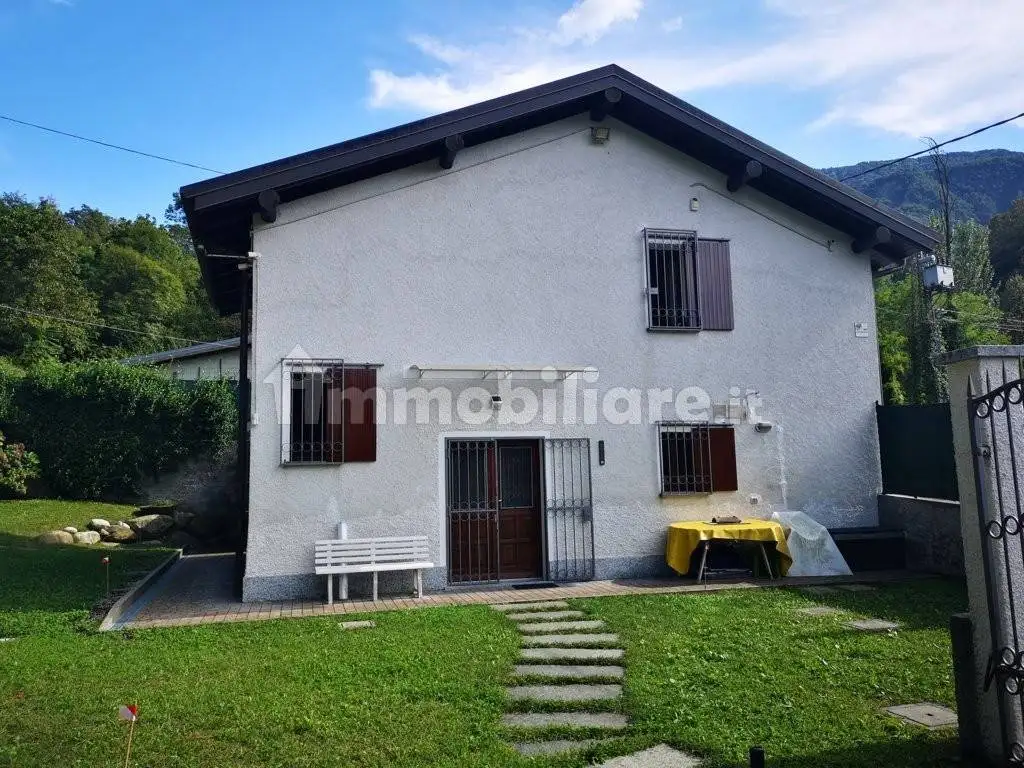 Villa in vendita a Castelveccana