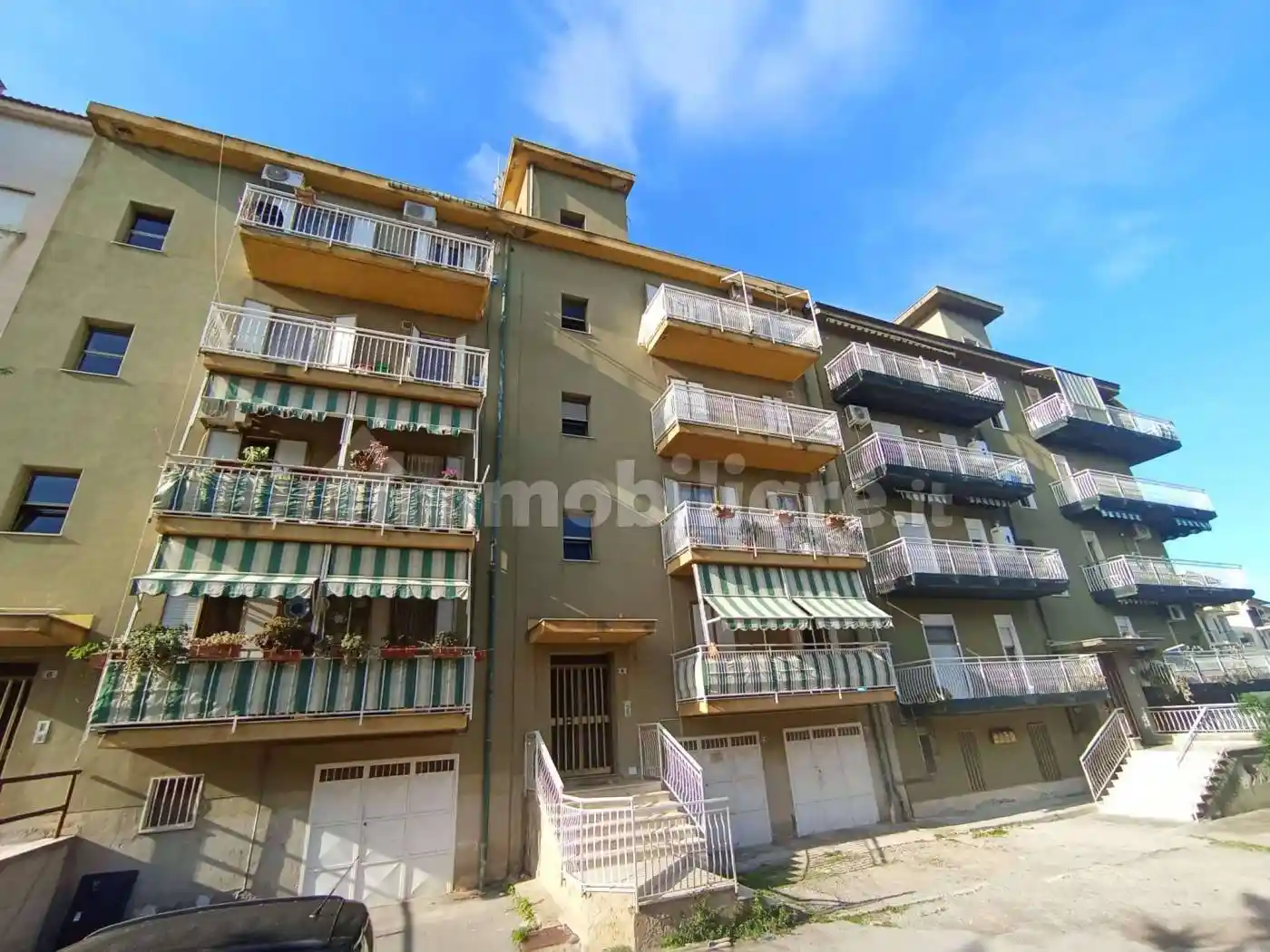 Appartamento in vendita a Campofelice di Roccella