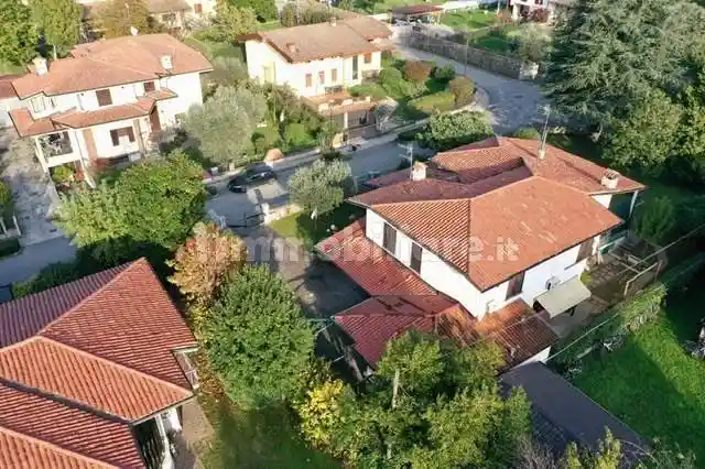 Villa in vendita a Prevalle