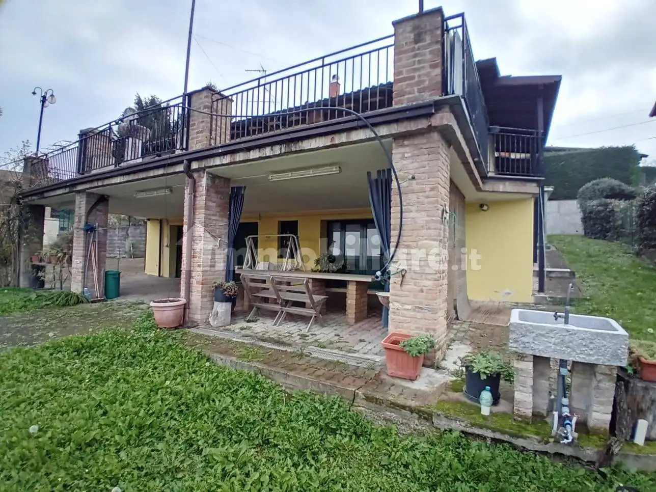 Casa indipendente in vendita a Rocca Susella