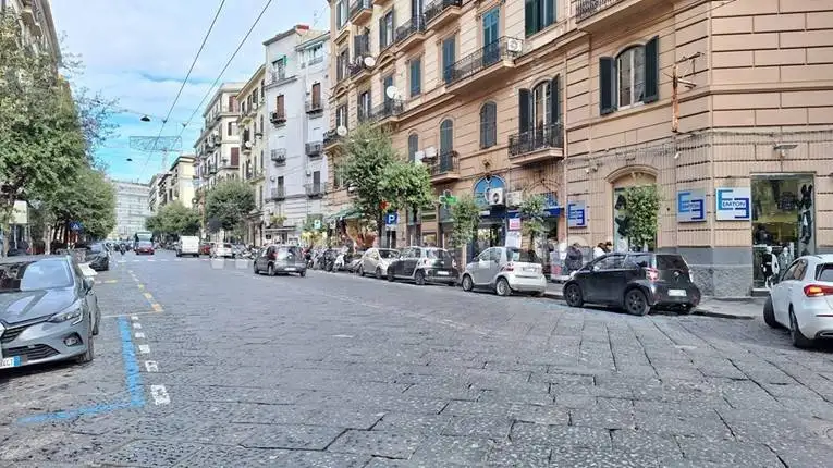 Appartamento in vendita a Napoli