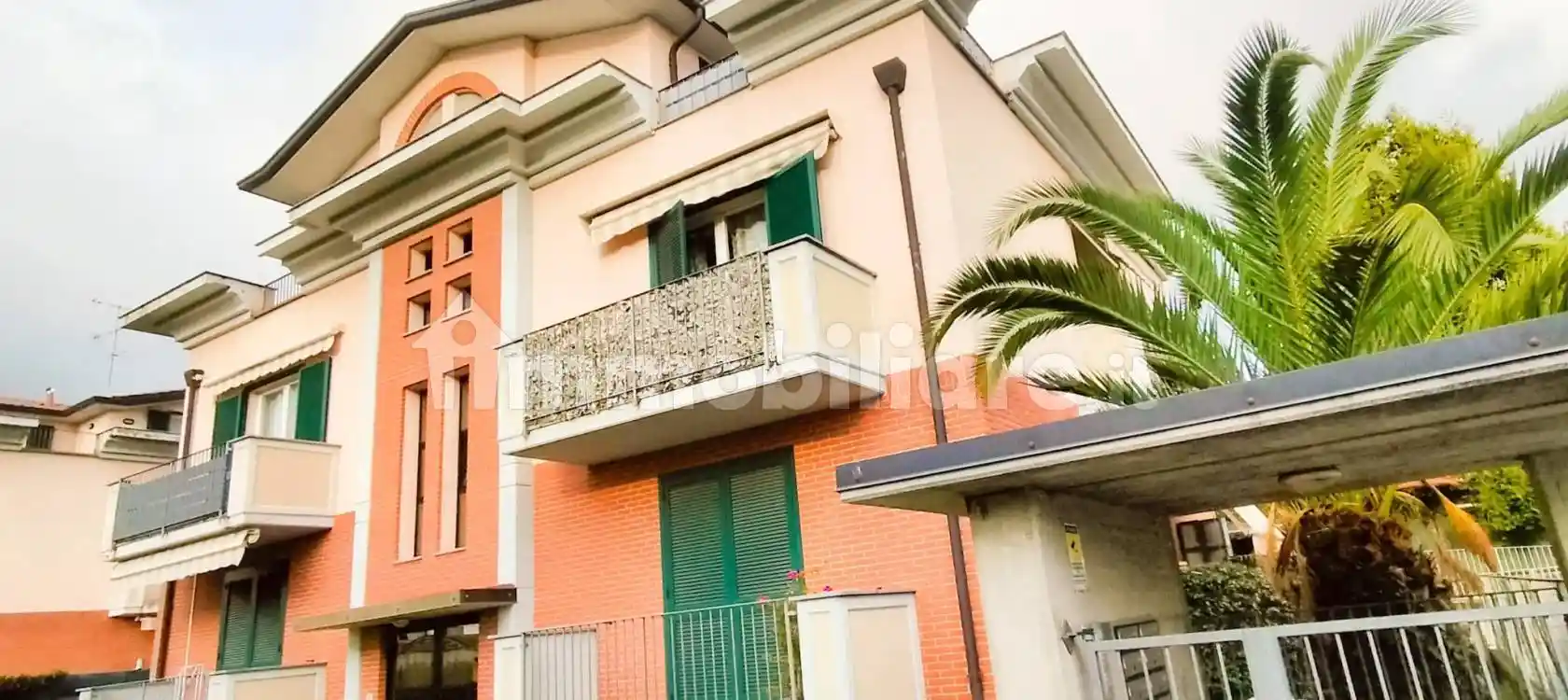 Trilocale via Giuseppe Garibaldi 80C, Centro, Carnago - foto 2