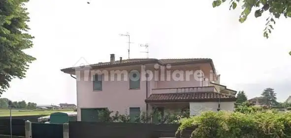 Casa indipendente in asta a Lusia