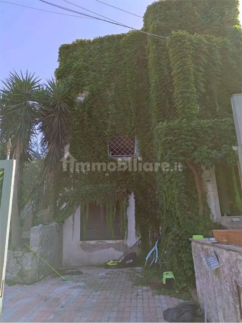 Villetta a schiera in asta a Pozzuoli