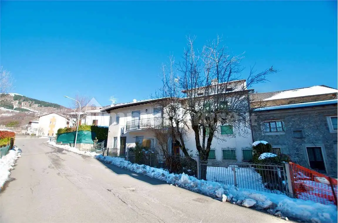 Villa in vendita a Fuipiano Valle Imagna