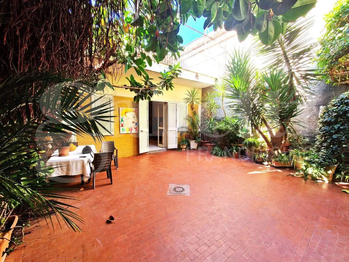 Palazzo - Edificio in vendita a Napoli