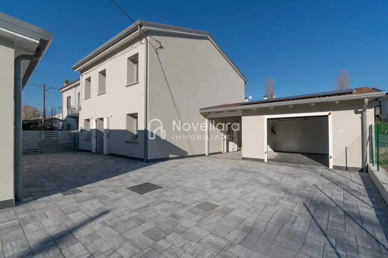 Villa unifamiliare piazza Giuseppe Garibaldi 2, Centro, Guastalla - foto 2