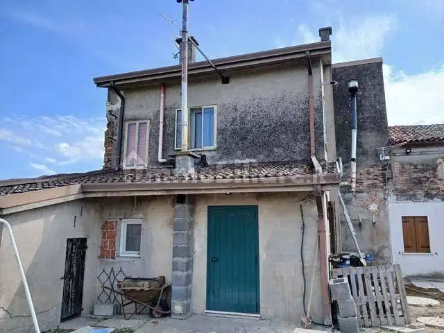 Casa indipendente in asta a Masi