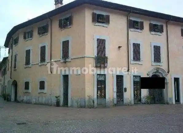 Palazzo - Stabile in vendita a Busto Arsizio