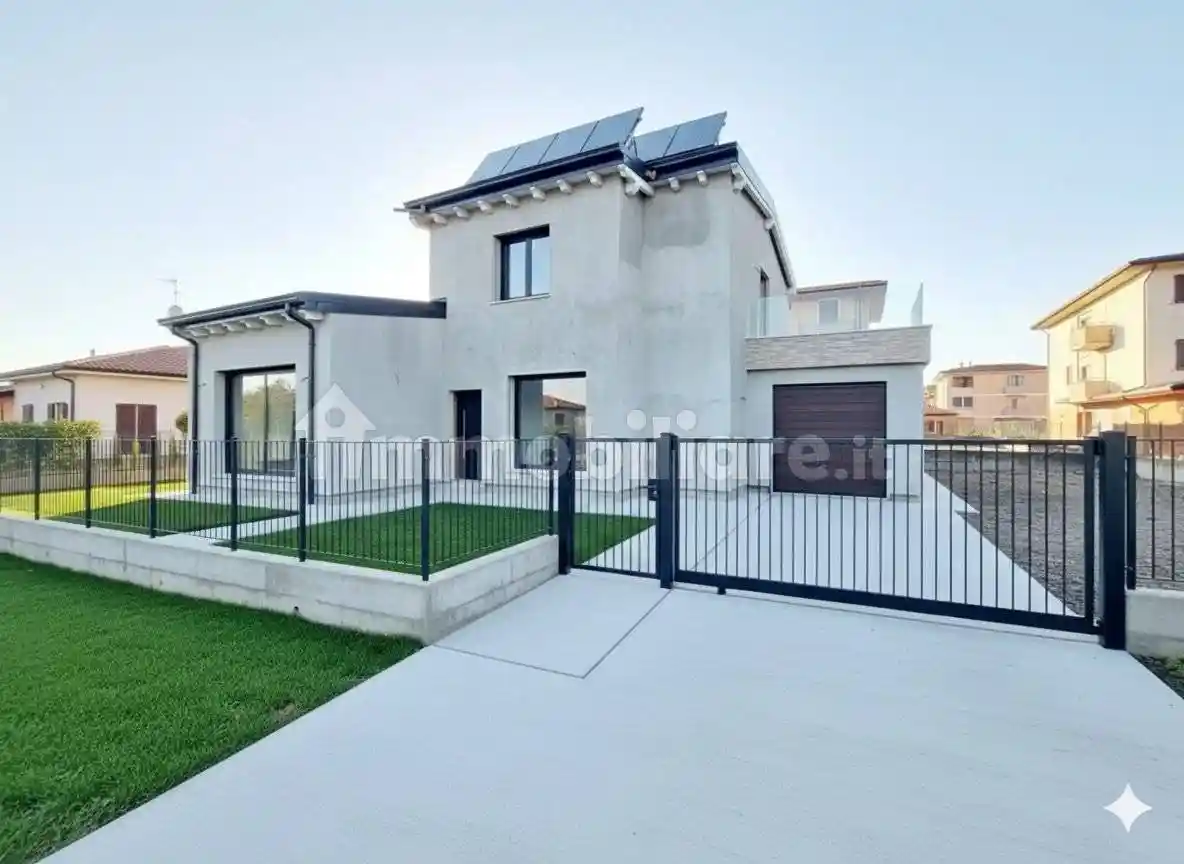 Villa in vendita a Suzzara