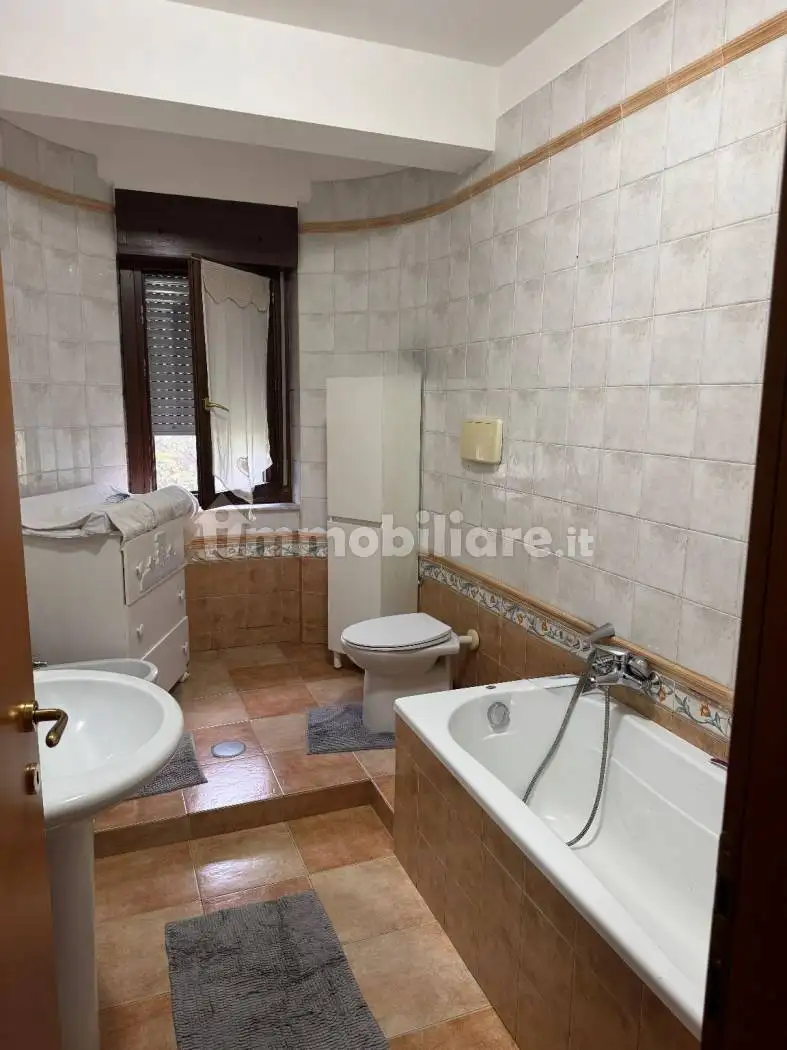 Palazzo - Edificio in Affitto - foto 4