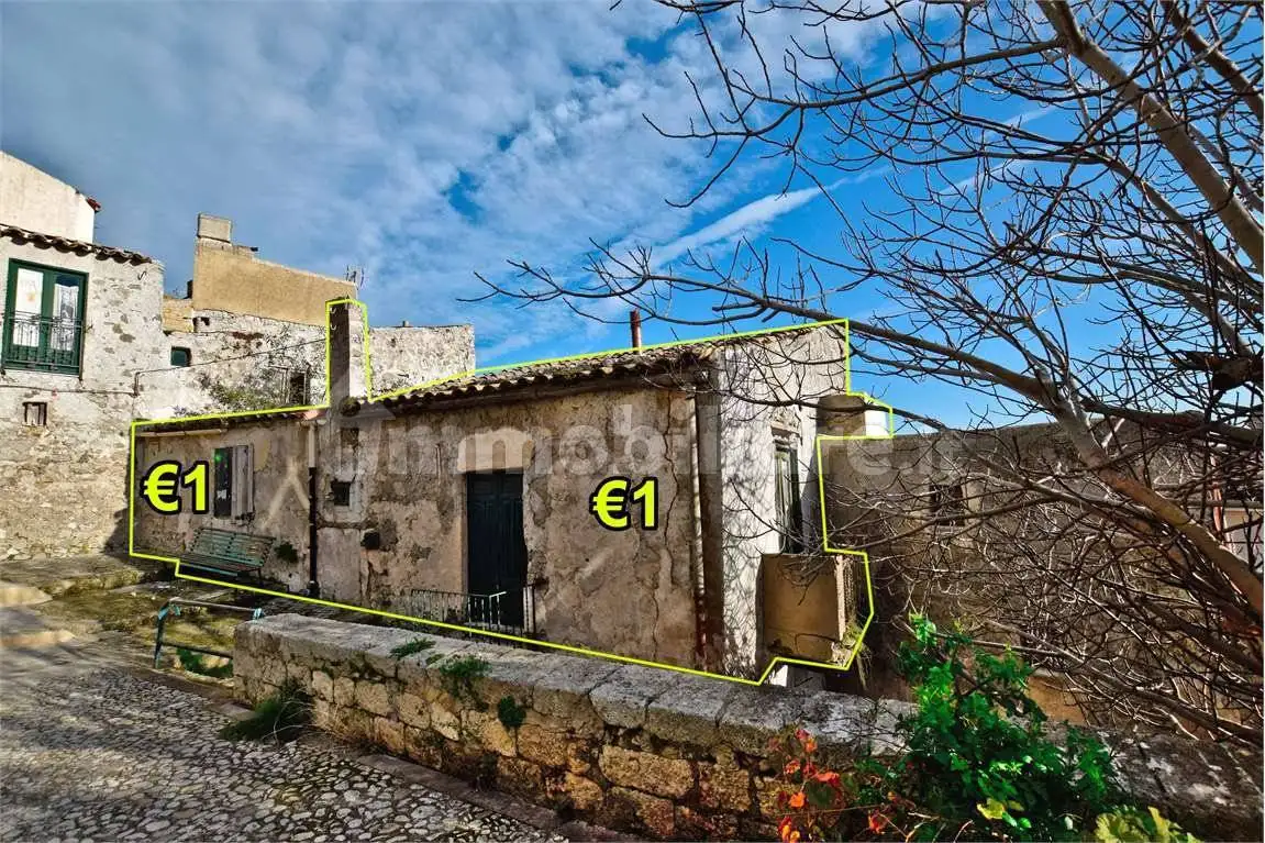 Casa indipendente in vendita a Sutera