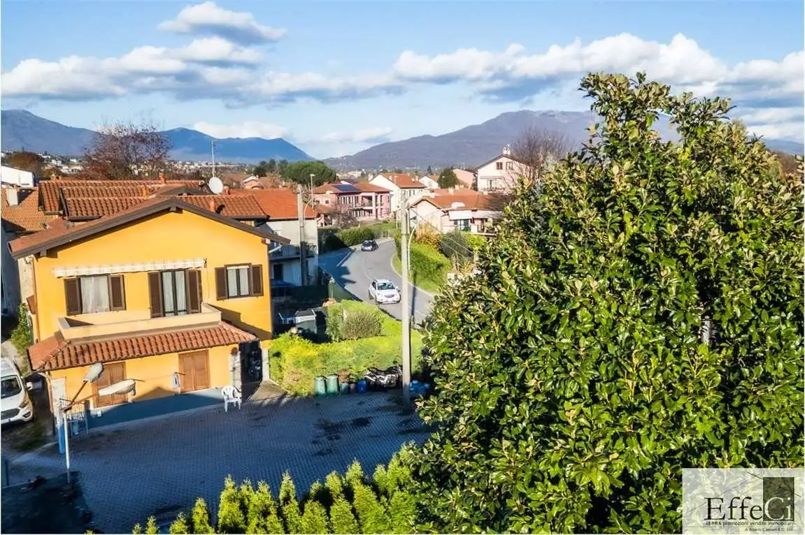 Appartamento in vendita a Brebbia