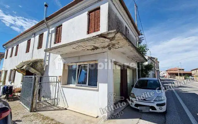 Palazzo - Stabile in asta a Solesino