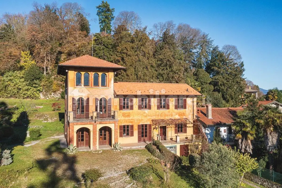 Villa in vendita a Ispra