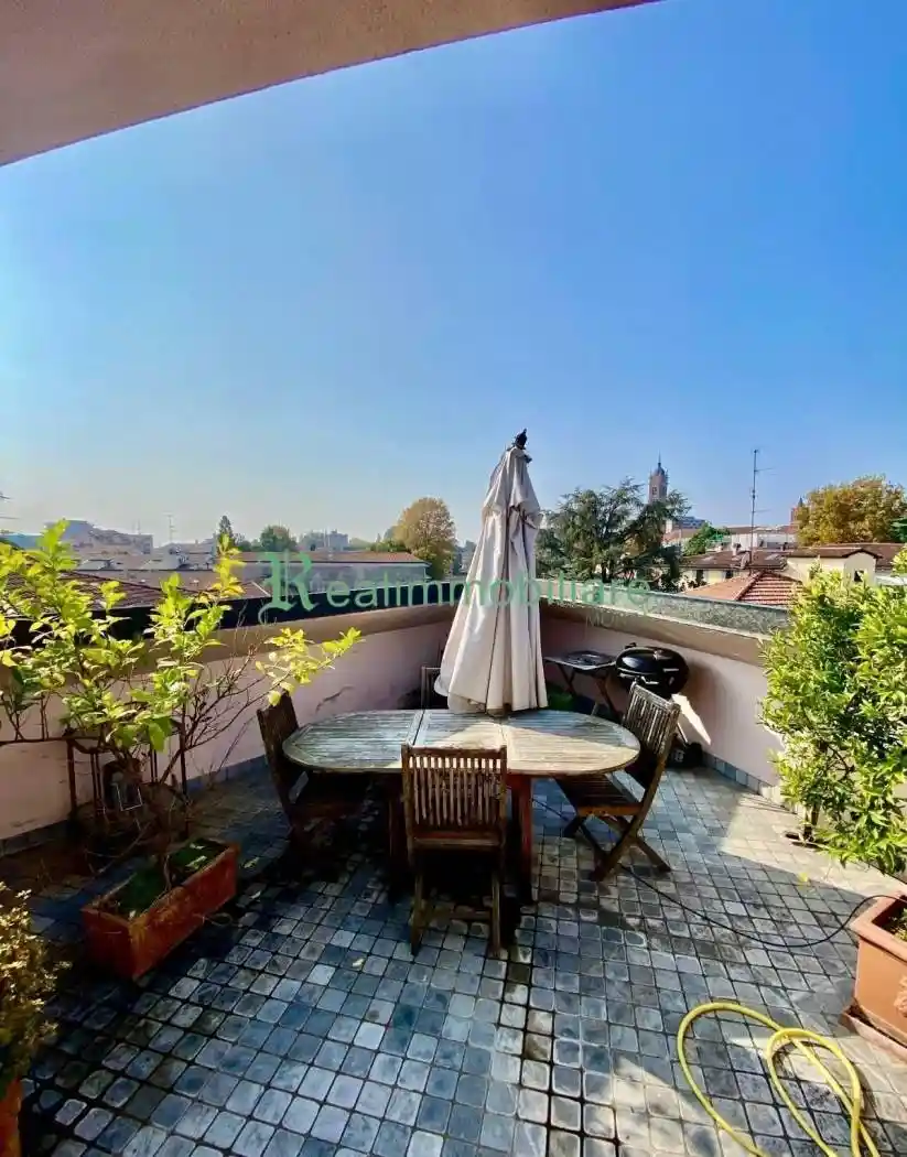 Attico via Gerardo dei Tintori, Centro Storico, Monza - foto 2