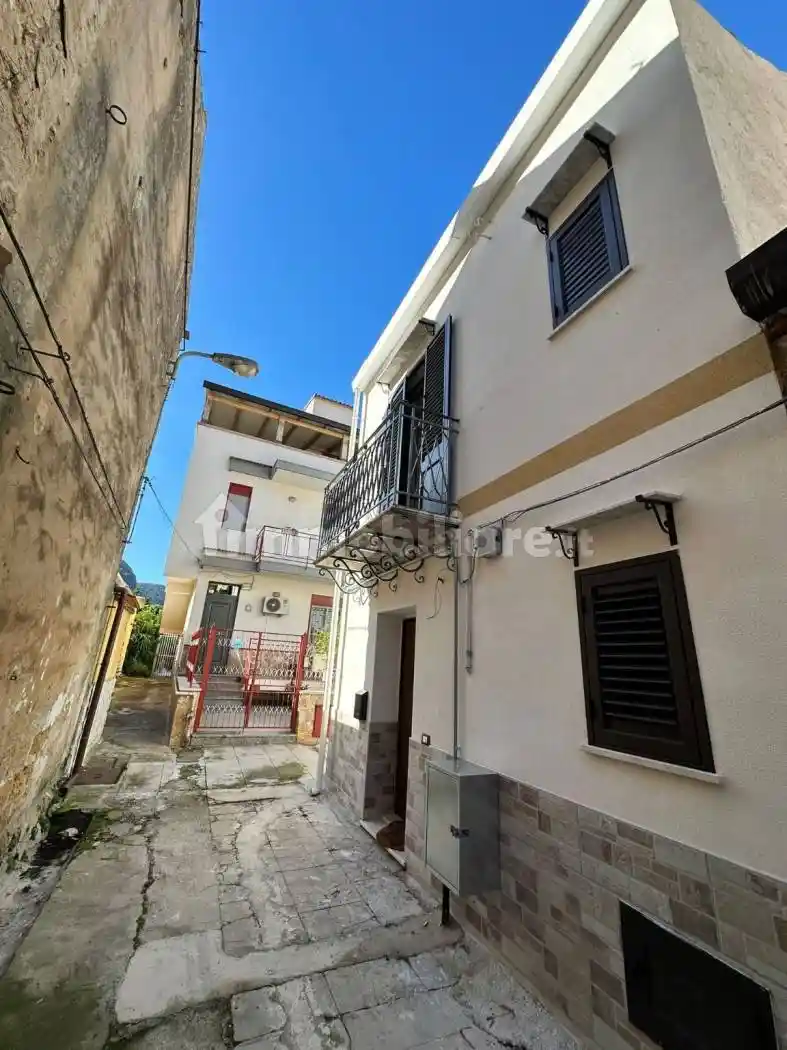 Terratetto unifamiliare Cortile Cardinale 16, Belmonte Chiavelli, Palermo - foto 2