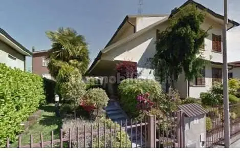 Villa in asta a Peschiera Borromeo