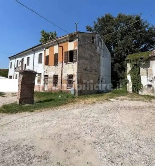 Casa indipendente in asta a San Benedetto Po