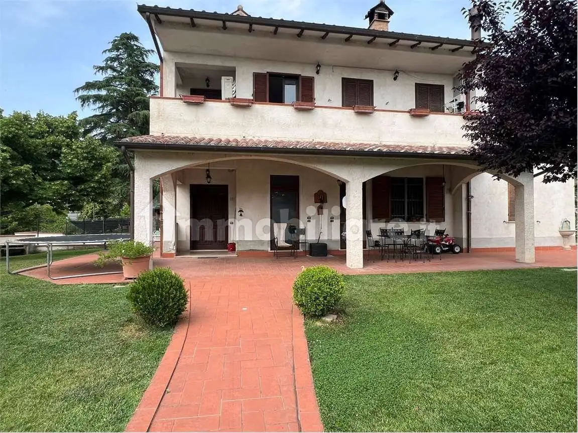 Villa in vendita a Campello sul Clitunno