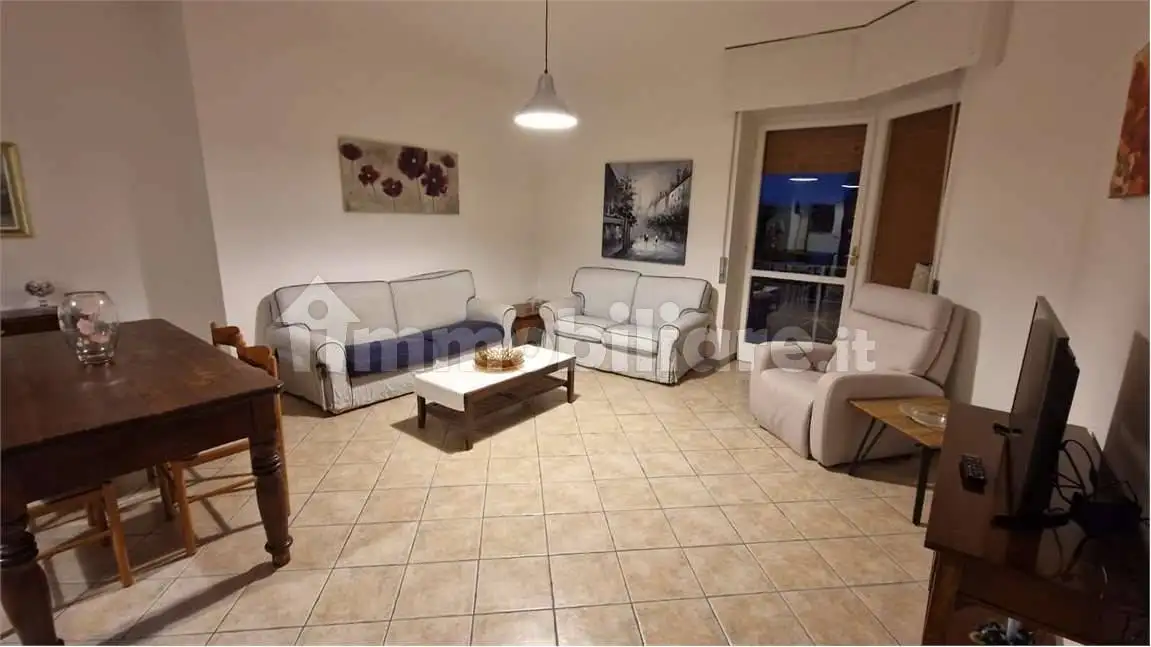 Appartamento in affitto a Angera