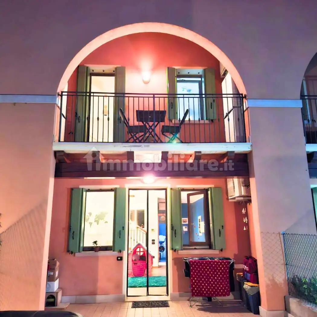 Villa a schiera via Chiodare 13, Centro, Due Carrare - foto 2