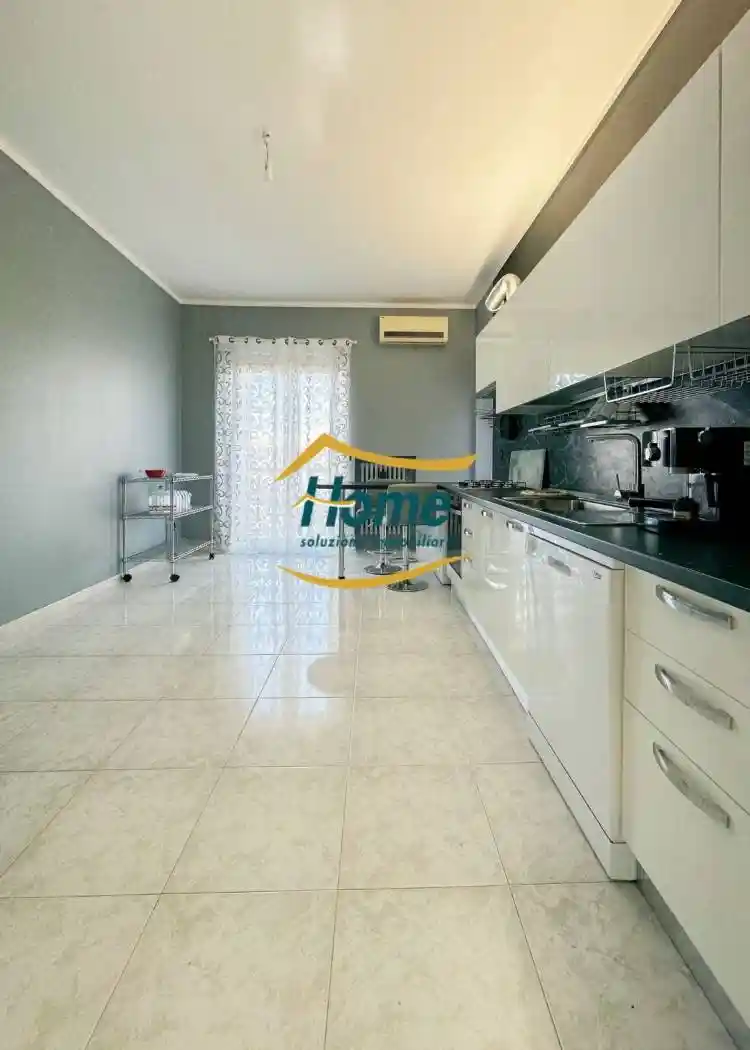 Appartamento via Papa Paolo VI, Centro, Gioia del Colle - foto 2