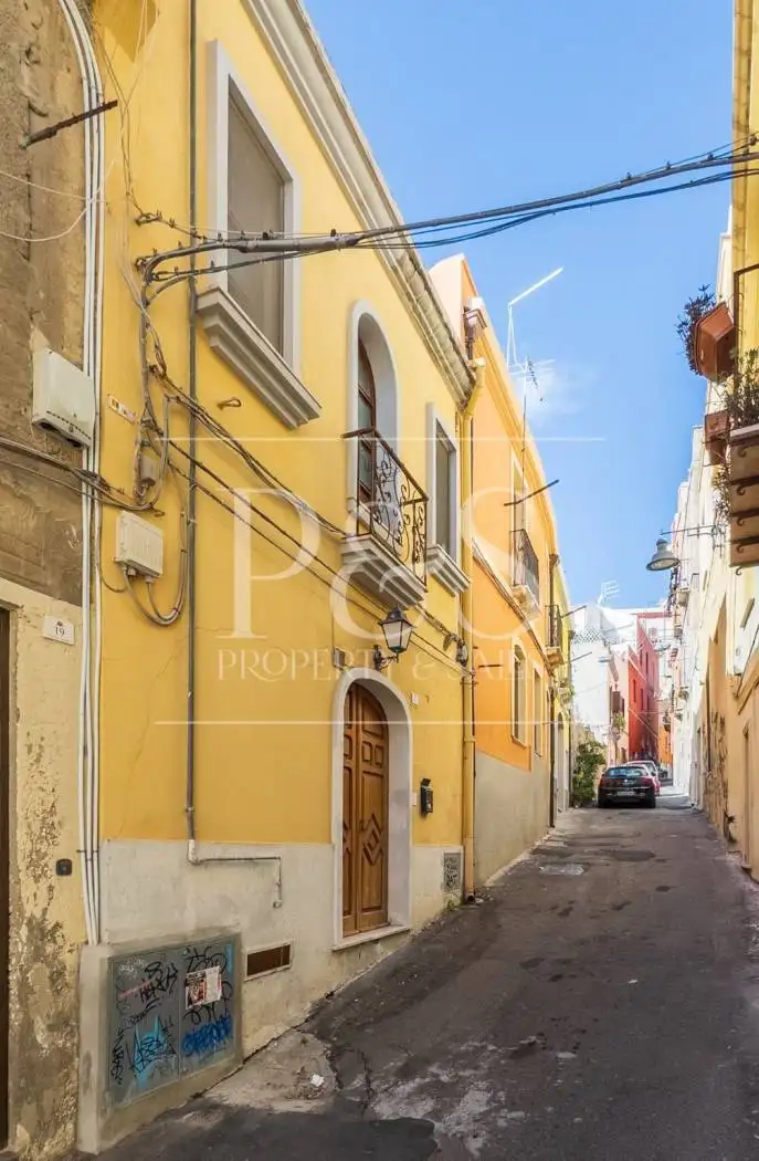 Palazzo - Edificio in vendita a Cagliari