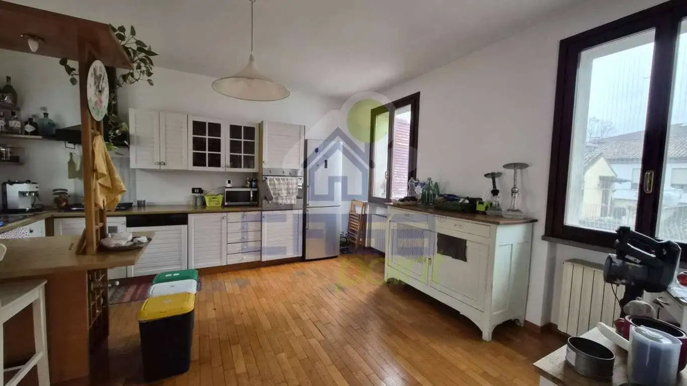 Palazzo - Edificio in vendita a Guastalla