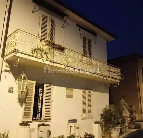 Villa a schiera piazza Caduti Divisione Acqui Cefalonia E Corfu, Centro, Pontedera - foto 2